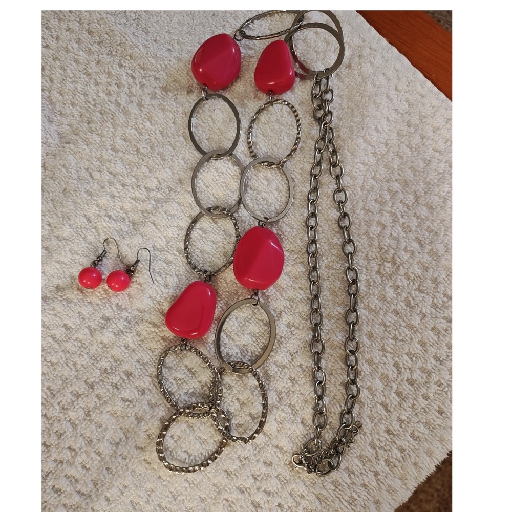 Jewelry Set Hot Pink Resin Stone Silver Tone Hammered Ring Necklace & Earrings